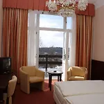 Royal 4*