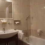 Royal 4*