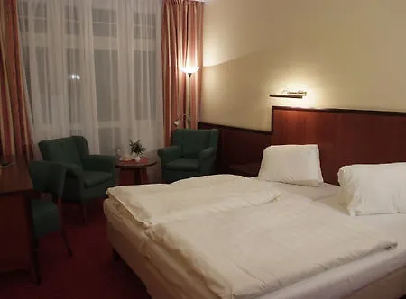 Royal 4*